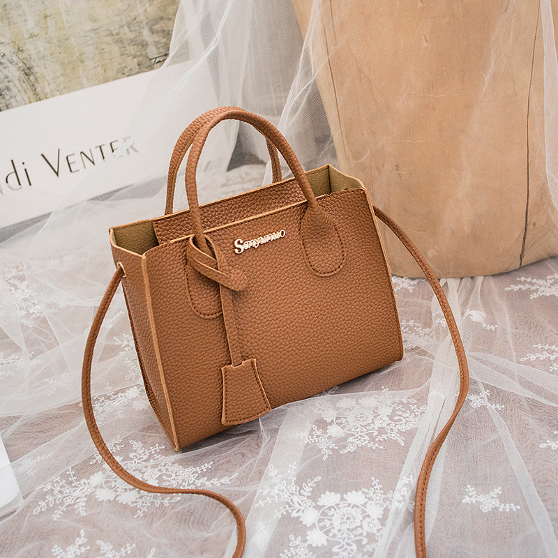 Trendy One-Shoulder Messenger Bag for Mobile Phones – Stylish and Practical Personality Design