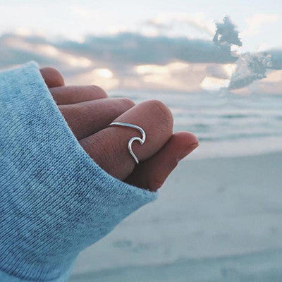 Simple Wavy Couple Ring – Creative Glossy Geometric Ring for Tanabata Gift, Unique Foreign Trade Design