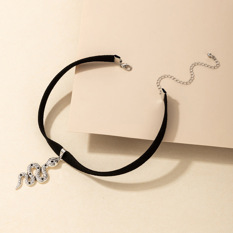 Witchy Gothic Grunge Velvet Choker Necklace - Dark Jewelry for Alternative Fashion Gifts