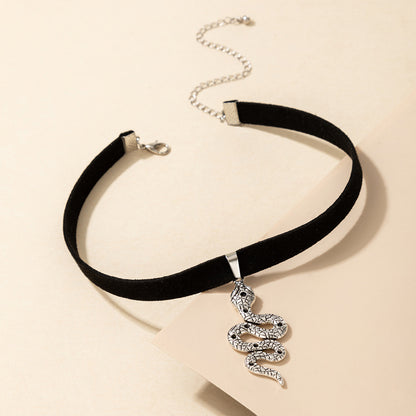 Witchy Gothic Grunge Velvet Choker Necklace - Dark Jewelry for Alternative Fashion Gifts