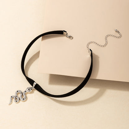 Witchy Gothic Grunge Velvet Choker Necklace - Dark Jewelry for Alternative Fashion Gifts