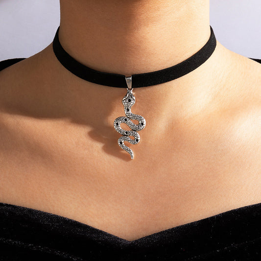 Witchy Gothic Grunge Velvet Choker Necklace - Dark Jewelry for Alternative Fashion Gifts